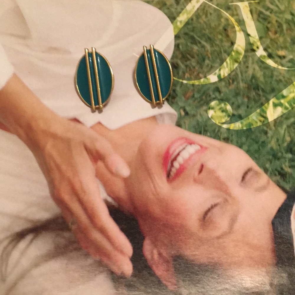 Beautiful gold tone earrings